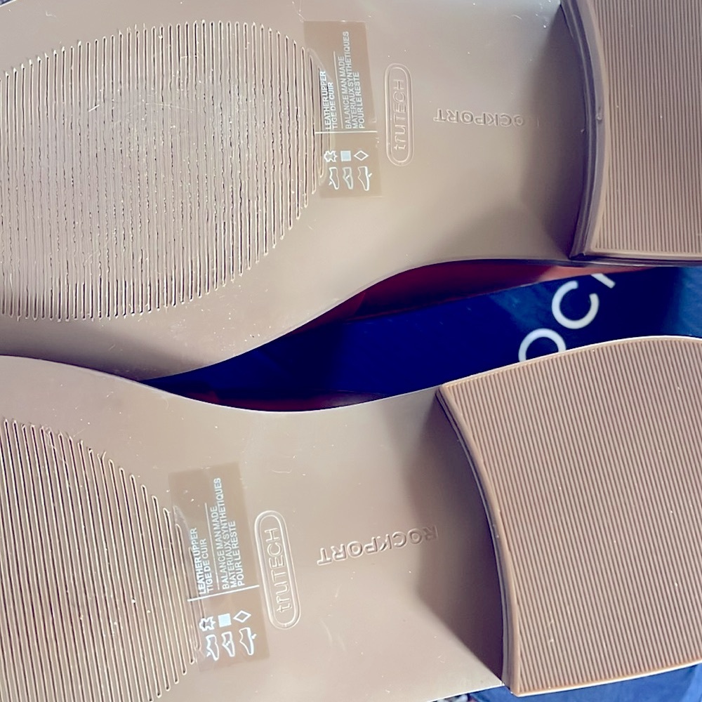 Rockport Tan and Gold Loafers with Elegant Design - Picture 5 of 5
